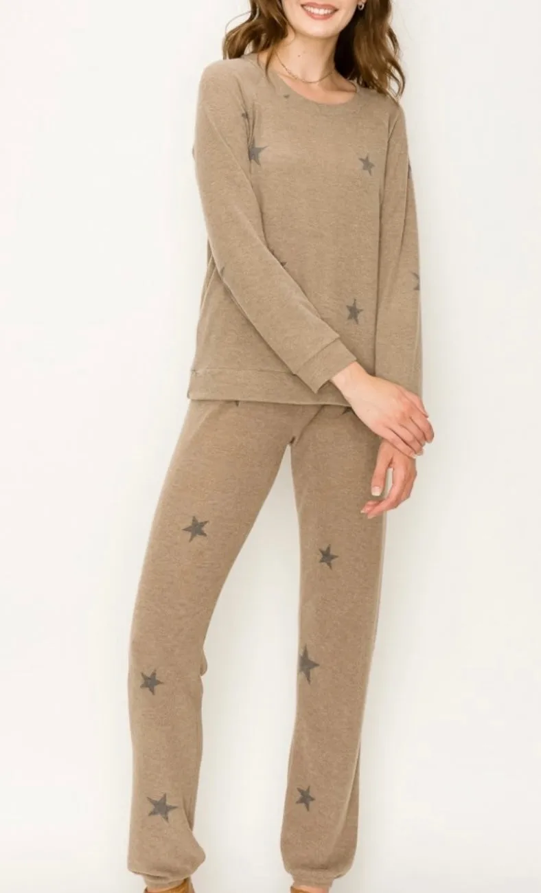 Comfy top with raglan sleeves top In our mocha stars print comfy brushed Jersey