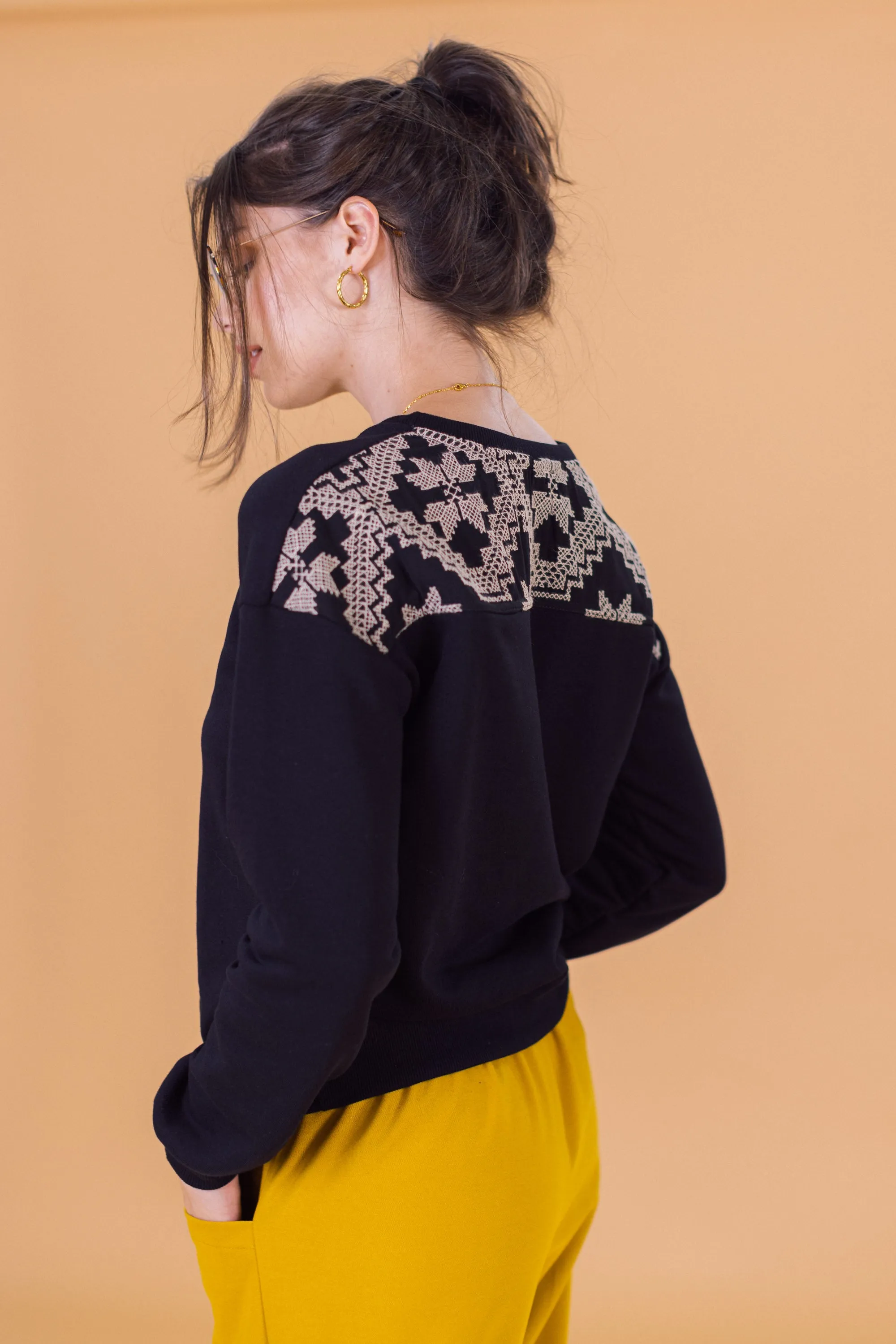 Sweater Merlin Black Embroidered